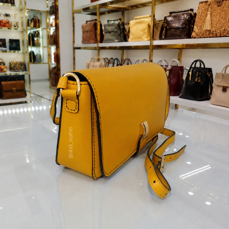 کیف دوشی چرم طبیعی دستدوز زنانه