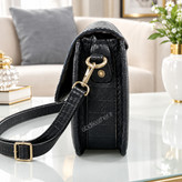 کیف دوشی چرم طبیعی دستدوز زنانه